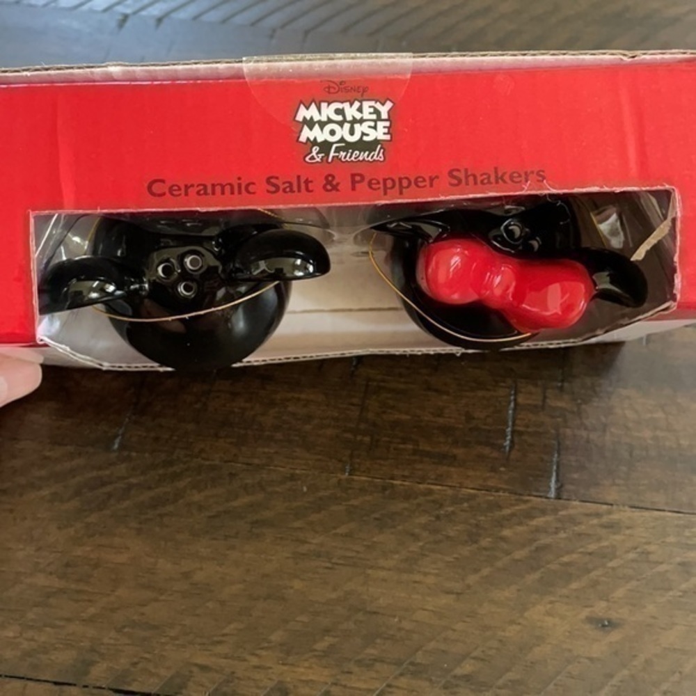 Mickey & Minnie Mouse Salt & Pepper Shakers - Picture 3 of 4